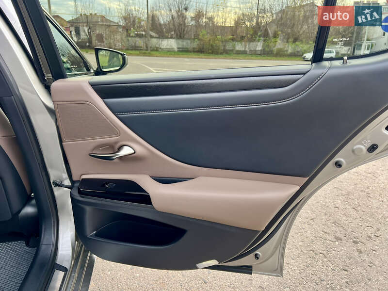 Седан Lexus ES 2024 в Ровно