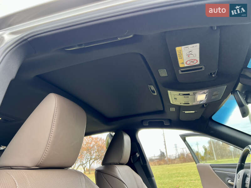 Седан Lexus ES 2024 в Ровно