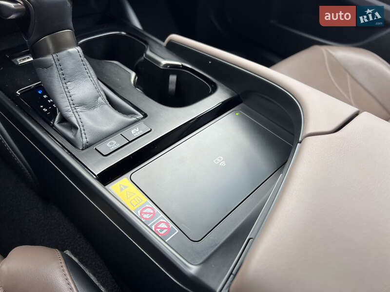 Седан Lexus ES 2024 в Ровно