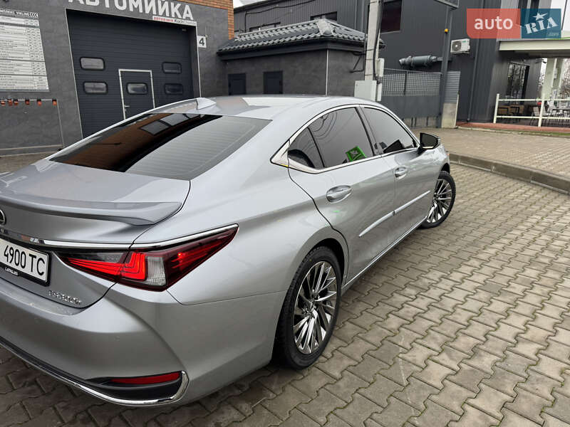 Седан Lexus ES 2023 в Белой Церкви