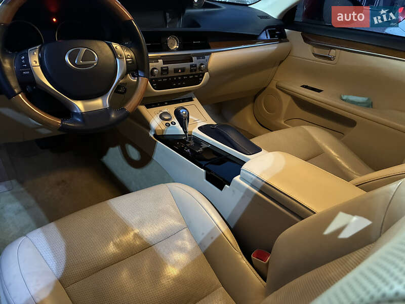 Седан Lexus ES 2014 в Киеве