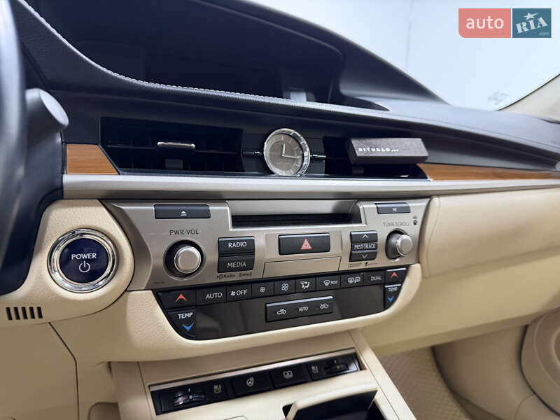 Седан Lexus ES 2015 в Одессе