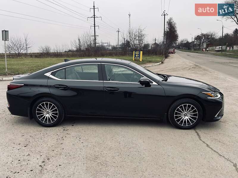 Седан Lexus ES 2019 в Ровно