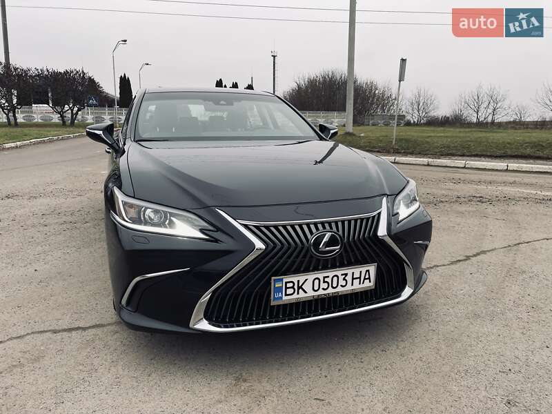 Седан Lexus ES 2019 в Ровно