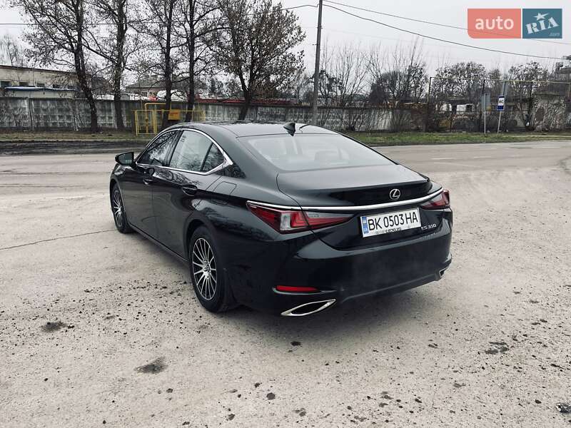 Седан Lexus ES 2019 в Ровно