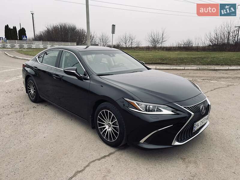 Седан Lexus ES 2019 в Ровно