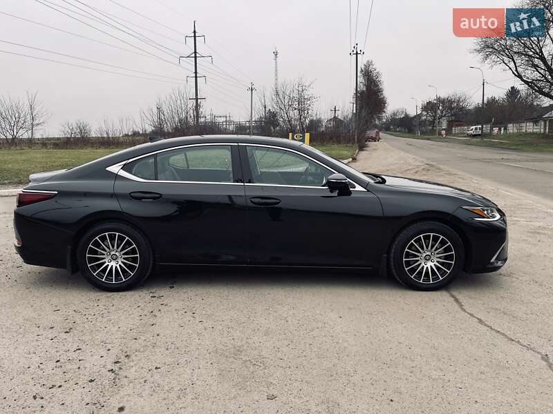 Седан Lexus ES 2019 в Ровно