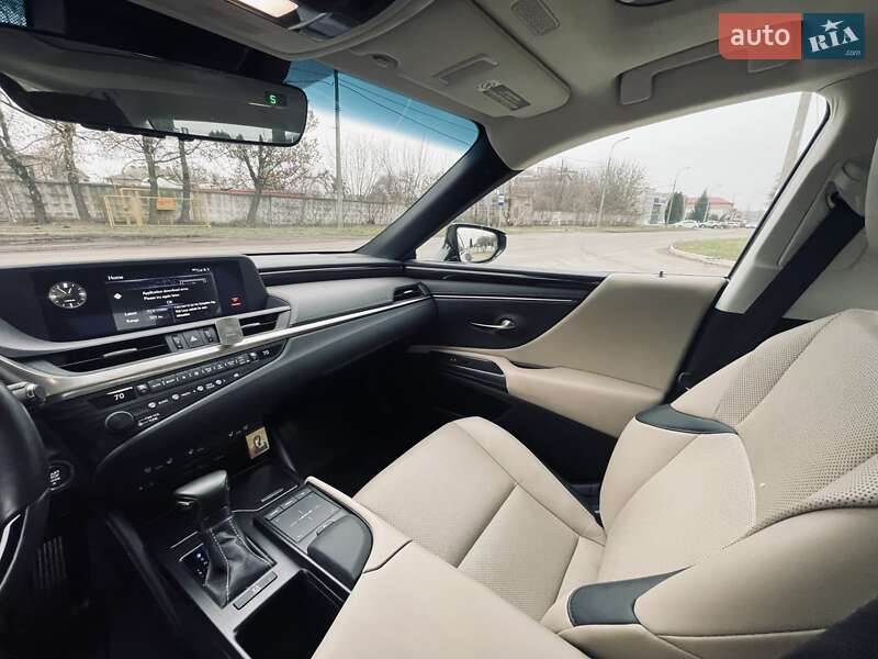 Седан Lexus ES 2019 в Ровно