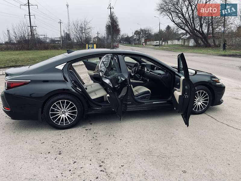 Седан Lexus ES 2019 в Ровно