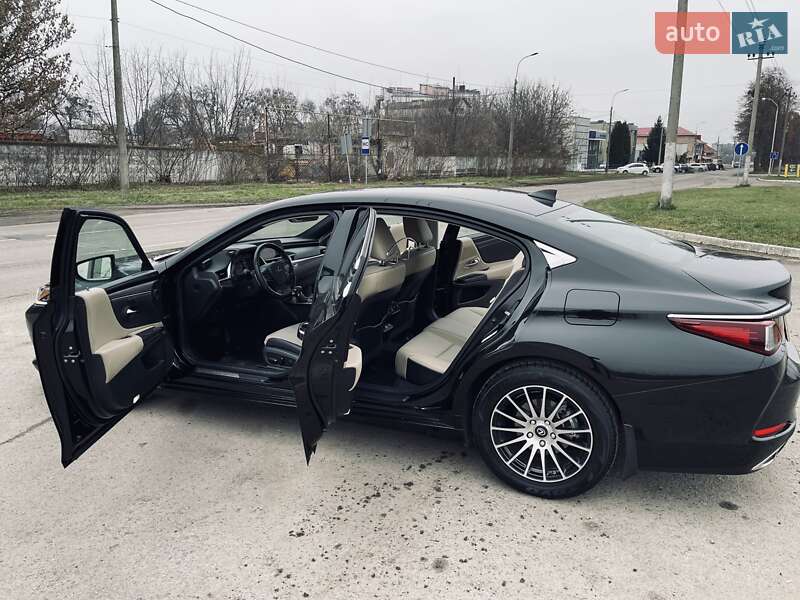 Седан Lexus ES 2019 в Ровно