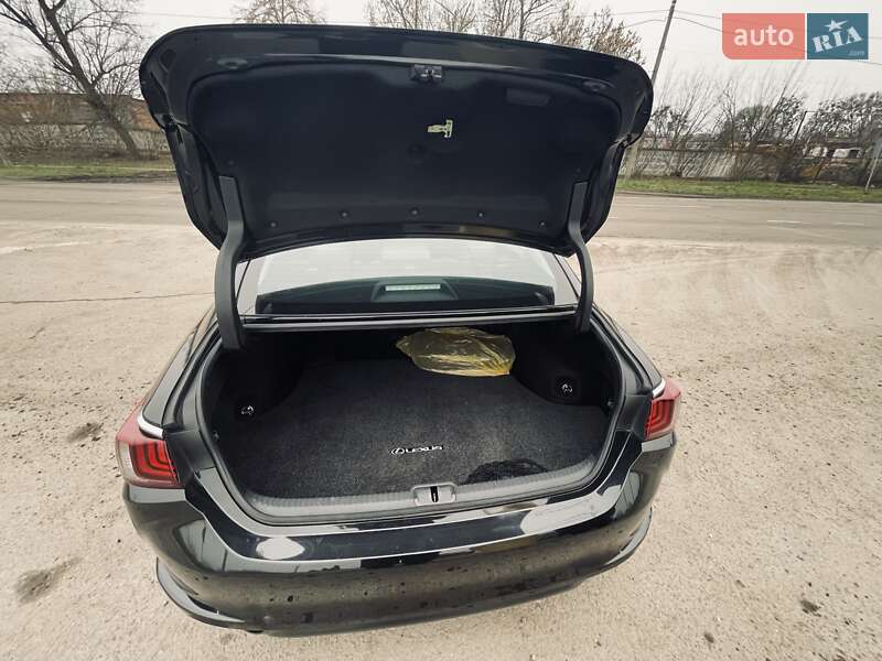 Седан Lexus ES 2019 в Ровно