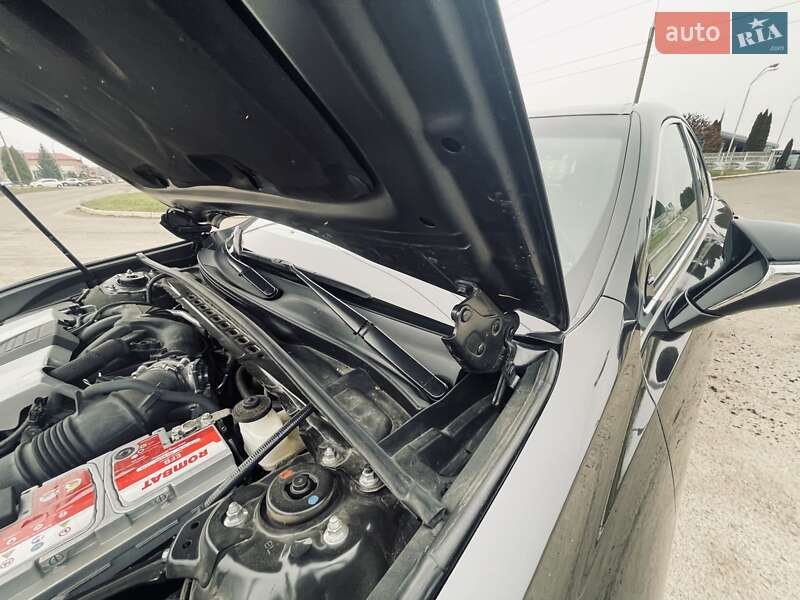 Седан Lexus ES 2019 в Ровно