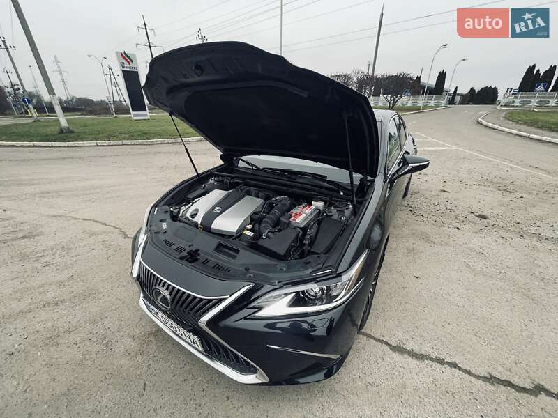 Седан Lexus ES 2019 в Ровно