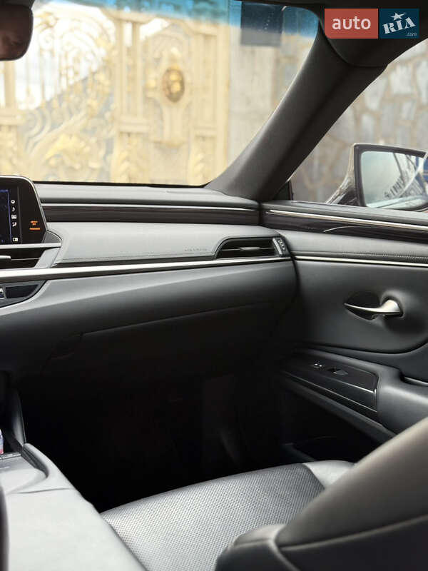 Седан Lexus ES 2020 в Киеве фото 17 Седан Lexus ES 2020 в Киеве