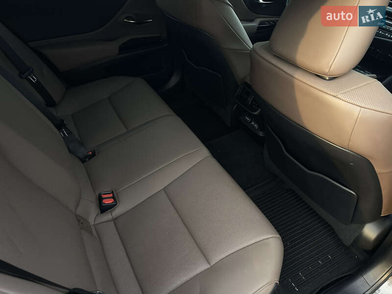 Седан Lexus ES 2022 в Каменском