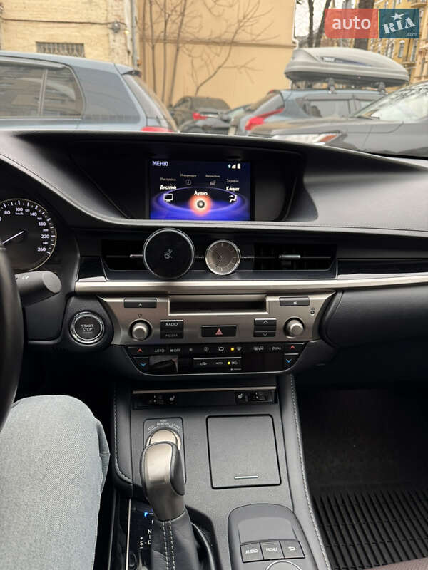 Седан Lexus ES 2018 в Киеве