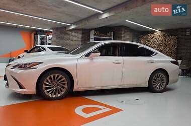 Седан Lexus ES 2021 в Львове