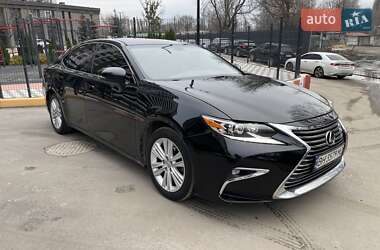 Седан Lexus ES 2015 в Києві
