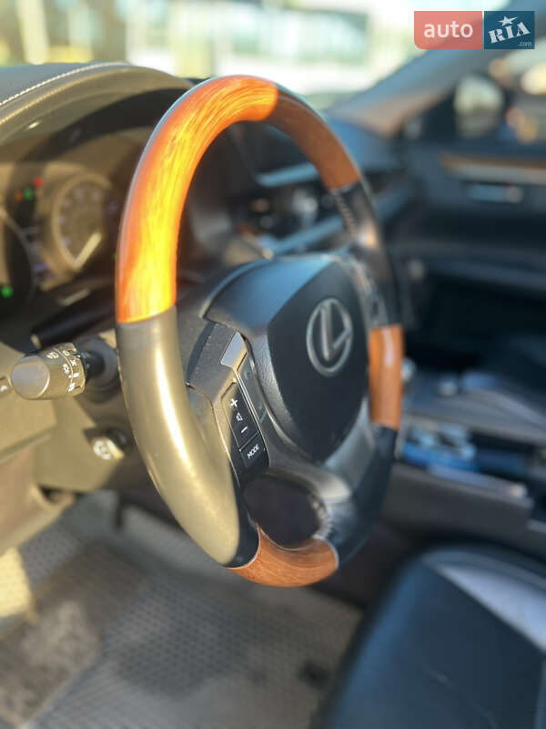 Седан Lexus ES 2013 в Софиевской Борщаговке