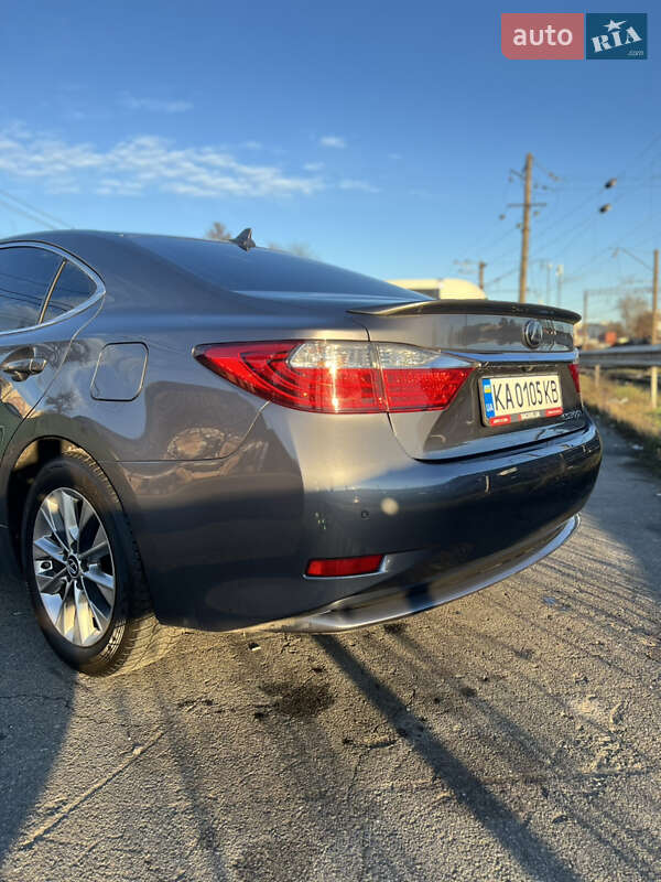 Седан Lexus ES 2013 в Софиевской Борщаговке