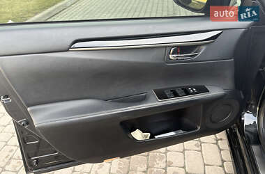 Седан Lexus ES 2017 в Городке