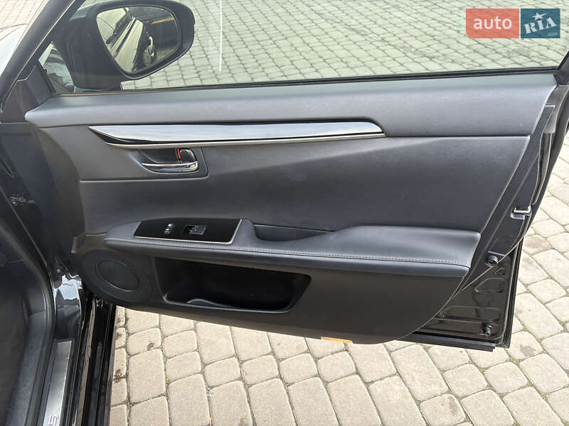 Седан Lexus ES 2017 в Городке