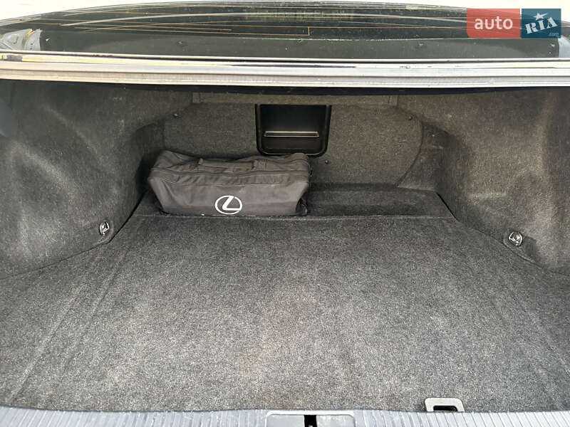 Седан Lexus ES 2017 в Городке