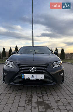 Седан Lexus ES 2017 в Городке