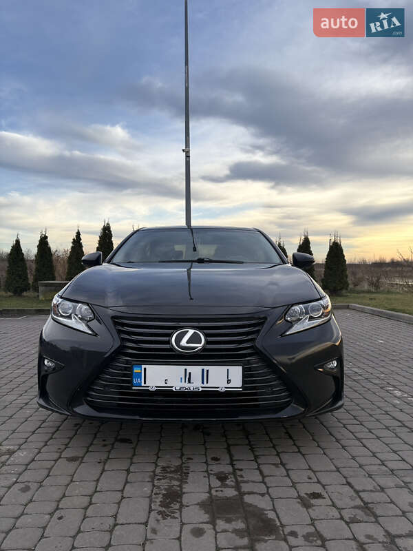 Седан Lexus ES 2017 в Городке