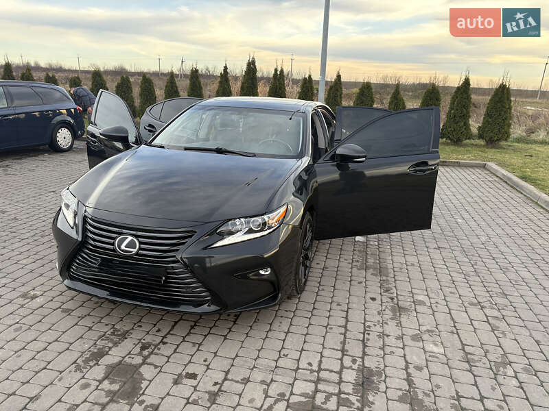 Седан Lexus ES 2017 в Городке
