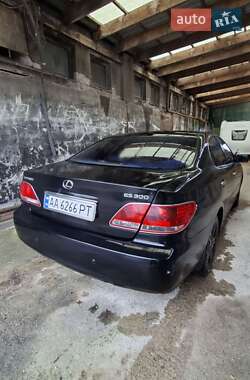 Седан Lexus ES 2004 в Ужгороде