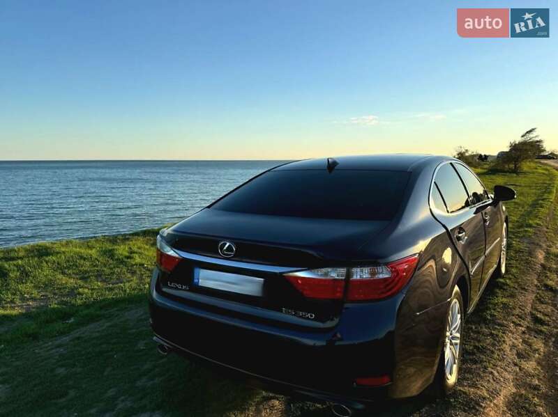 Седан Lexus ES 2015 в Одесі