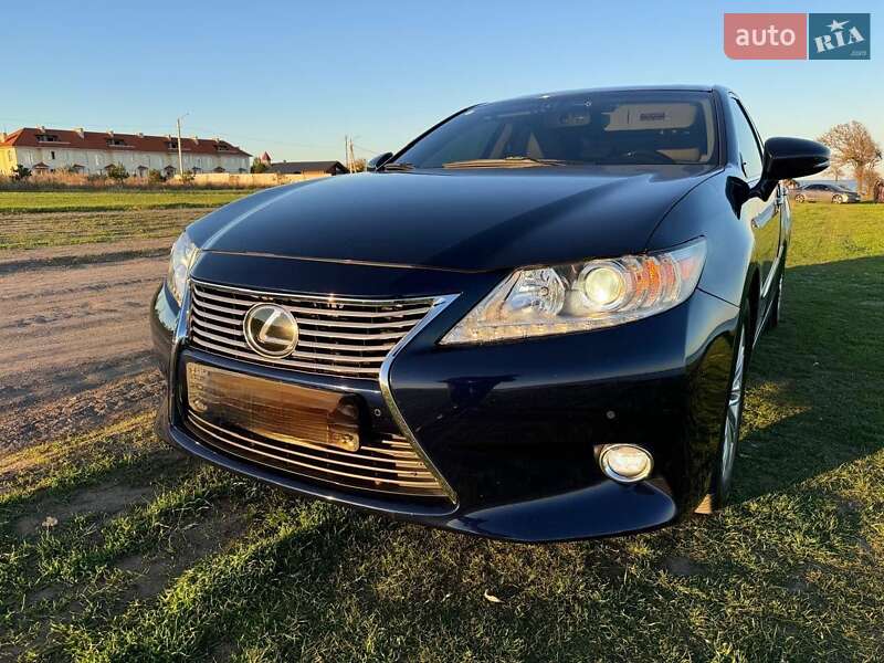 Седан Lexus ES 2015 в Одесі