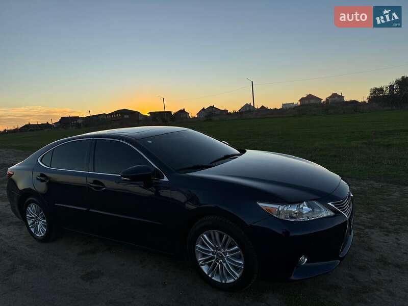 Седан Lexus ES 2015 в Одесі