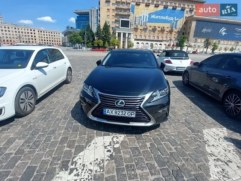 Lexus ES