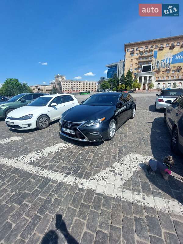 Седан Lexus ES 2016 в Харкові