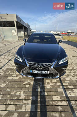 Седан Lexus ES 2020 в Львове