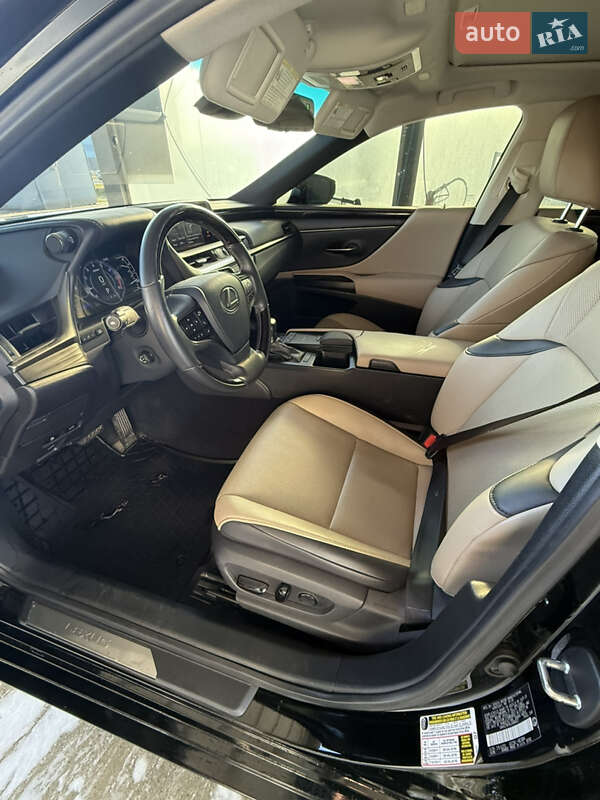 Седан Lexus ES 2020 в Львове