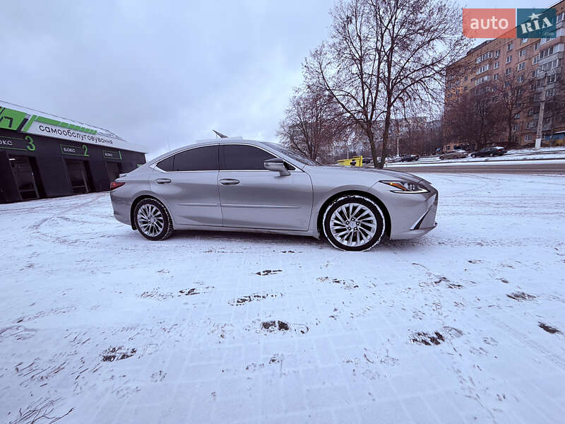Седан Lexus ES 2018 в Кропивницком