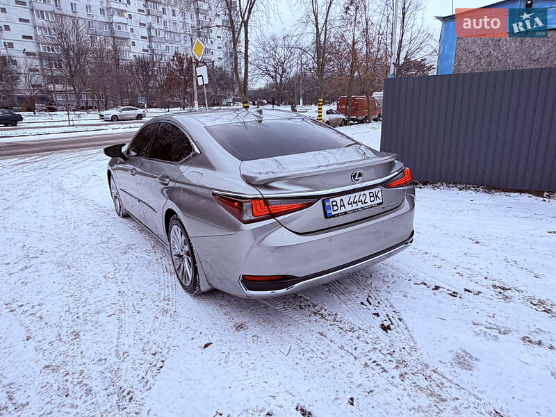 Седан Lexus ES 2018 в Кропивницком