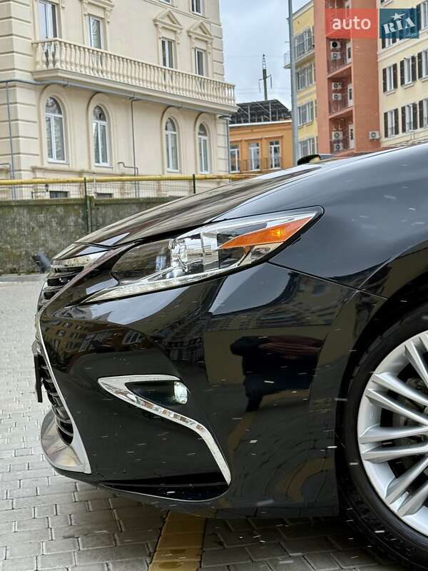 Седан Lexus ES 2018 в Одесі