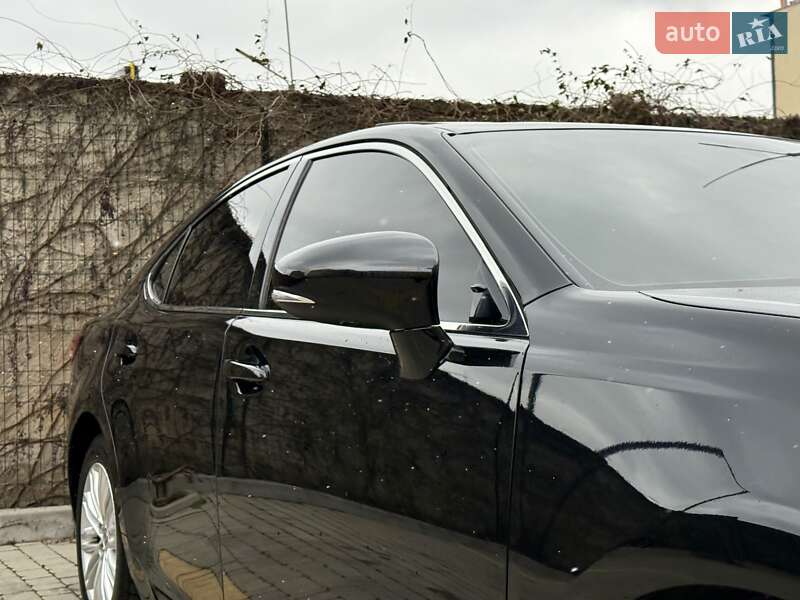 Седан Lexus ES 2018 в Одесі