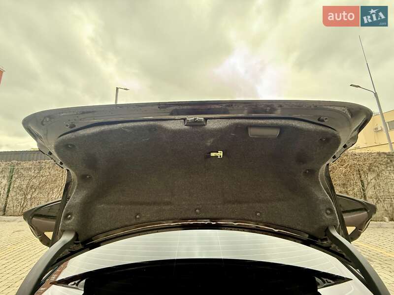 Седан Lexus ES 2018 в Одесі