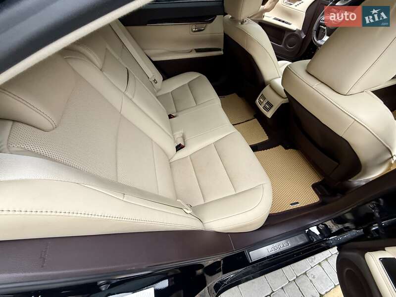 Седан Lexus ES 2018 в Одесі