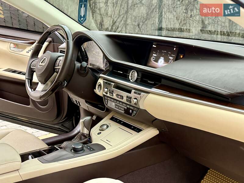 Седан Lexus ES 2018 в Одесі