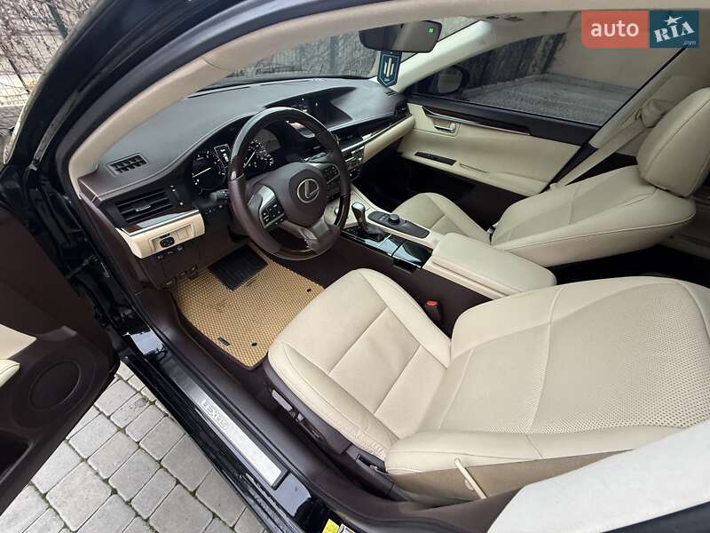 Седан Lexus ES 2018 в Одесі