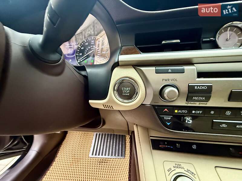 Седан Lexus ES 2018 в Одесі