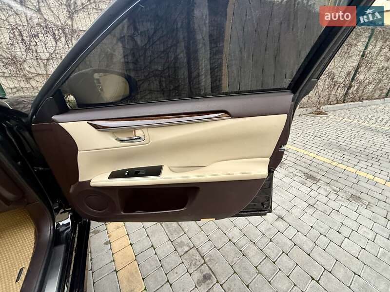 Седан Lexus ES 2018 в Одесі