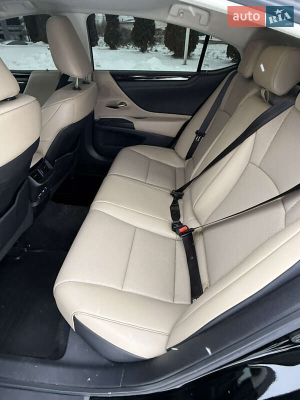 Седан Lexus ES 2020 в Львове
