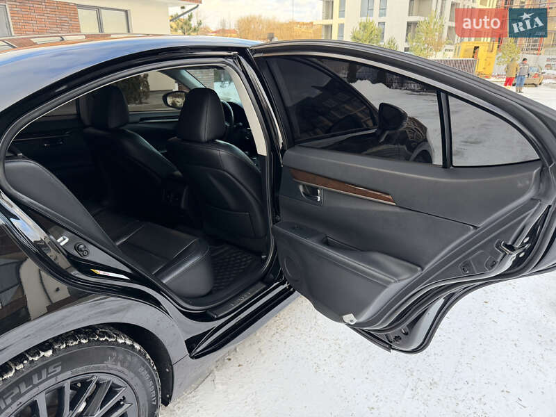 Седан Lexus ES 2014 в Умани